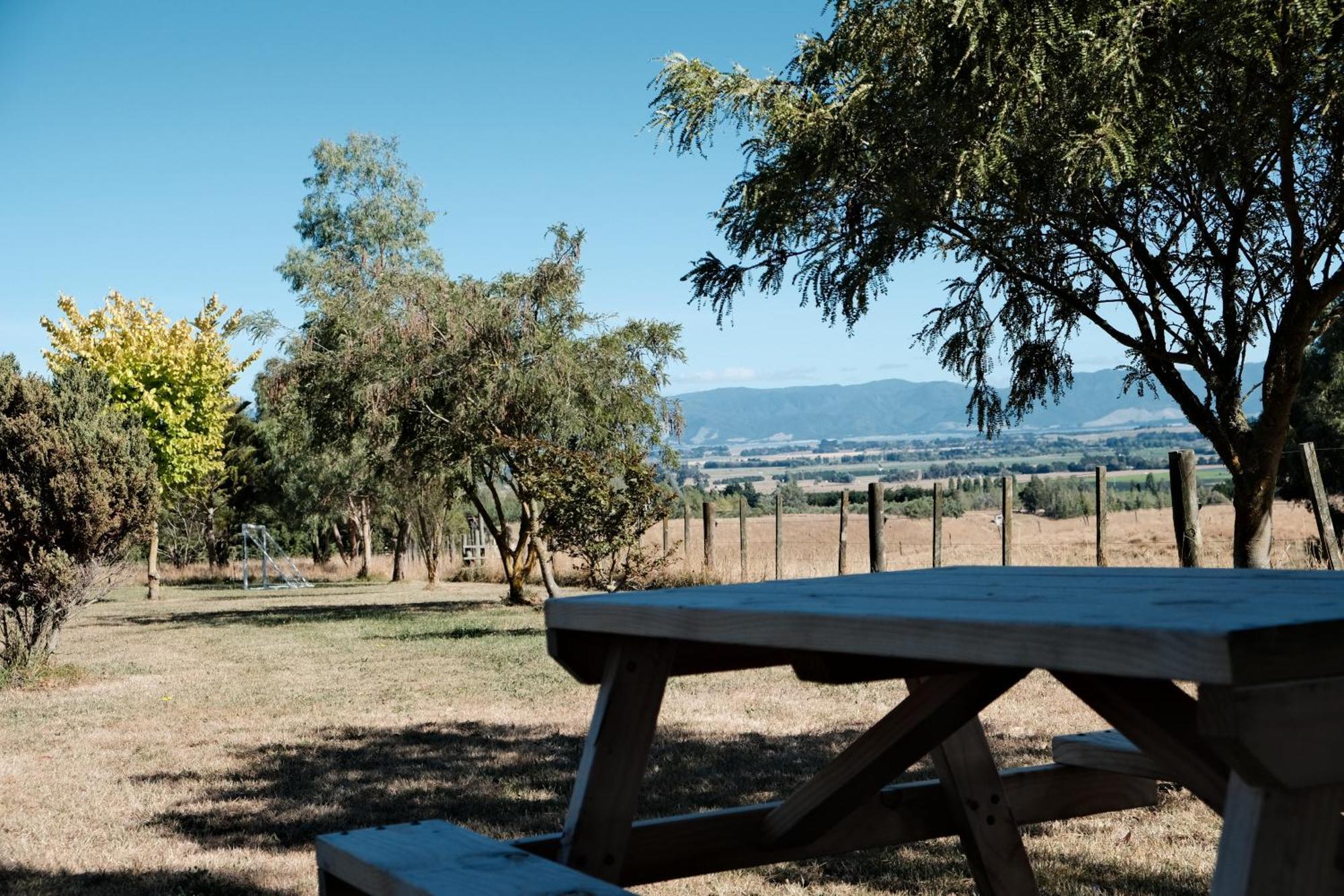 A Cabin With A Big View, Comfort And Tranquility, Close To Vines Martinborough Exterior foto